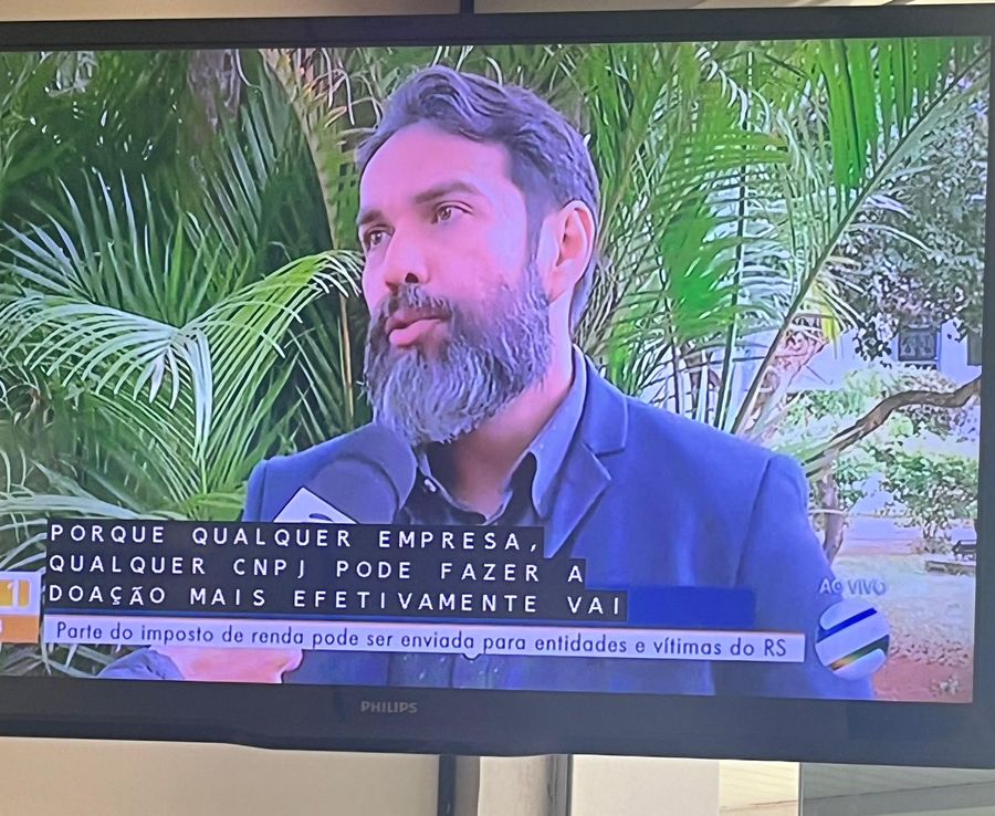 Gustavo Deboleto em entrevista a telejornal como contador